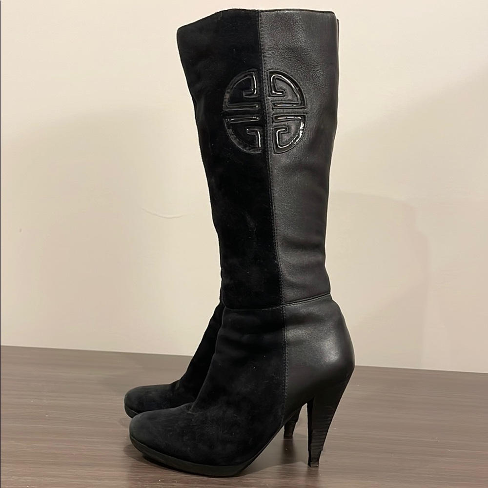 Sleek Black Heeled Boots with Stiletto Heel